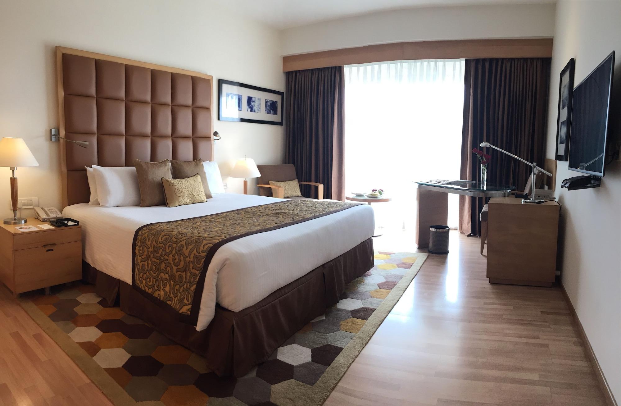 Taj Chandigarh Ngoại thất bức ảnh A room at the hotel