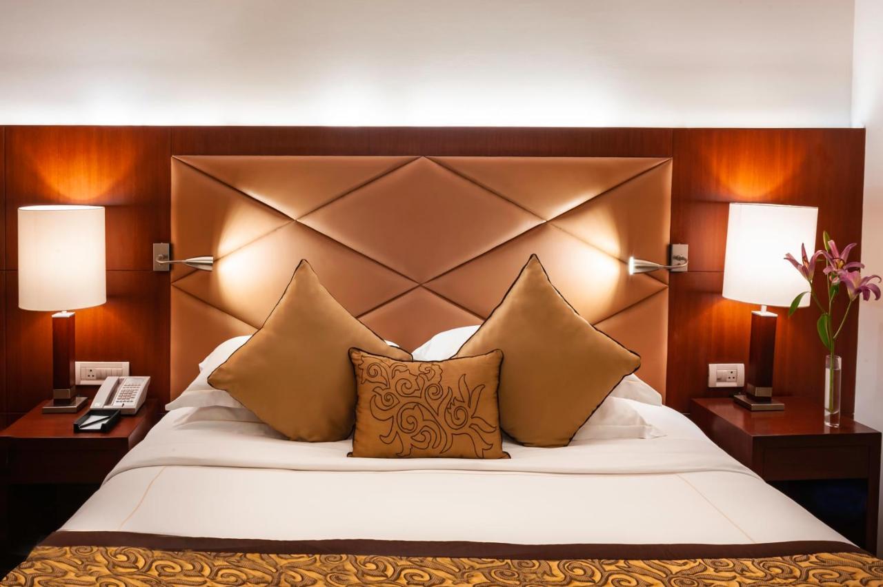 Taj Chandigarh Ngoại thất bức ảnh A bedroom at the Taj Bengal