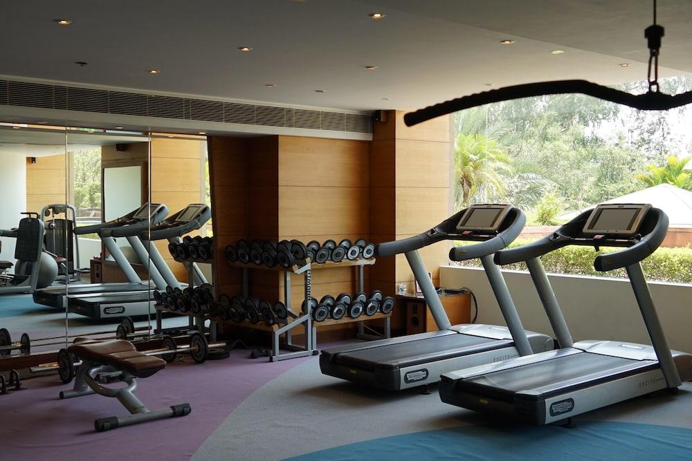 Taj Chandigarh Ngoại thất bức ảnh A gym at a hotel