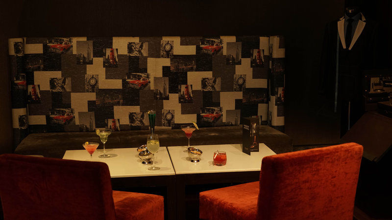 Taj Chandigarh Ngoại thất bức ảnh A bar in a hotel