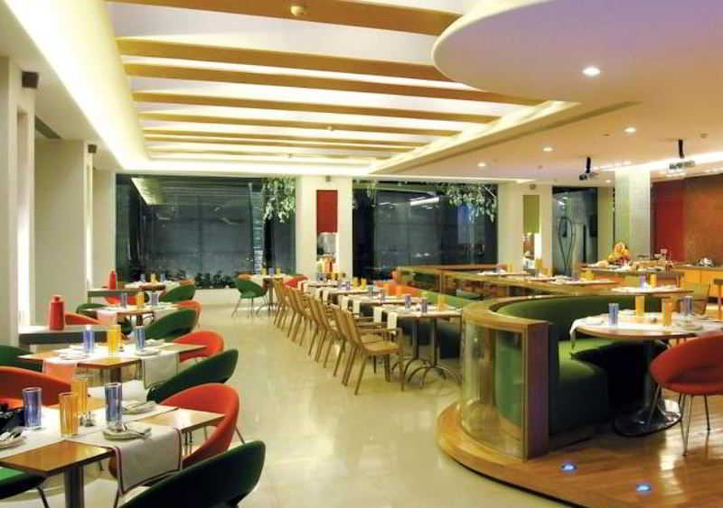 Taj Chandigarh Ngoại thất bức ảnh The interior of a typical restaurant